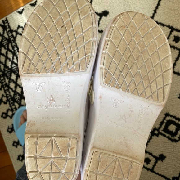 Nurse Clogs - Picture 3 of 3